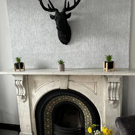 Lowther - 2 Bedrooms - Sleeps 4 *