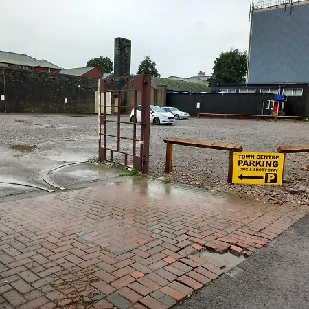 Lowther - 2 Bedrooms - Sleeps 4 *