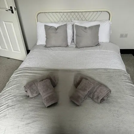 Lowther - 2 Bedrooms - Sleeps 4