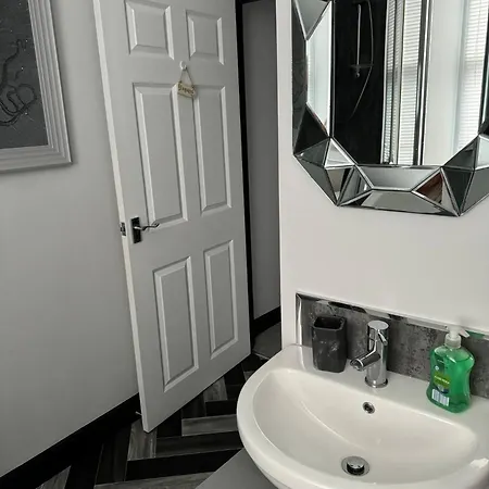 Lowther - 2 Bedrooms - Sleeps 4 Apartment *